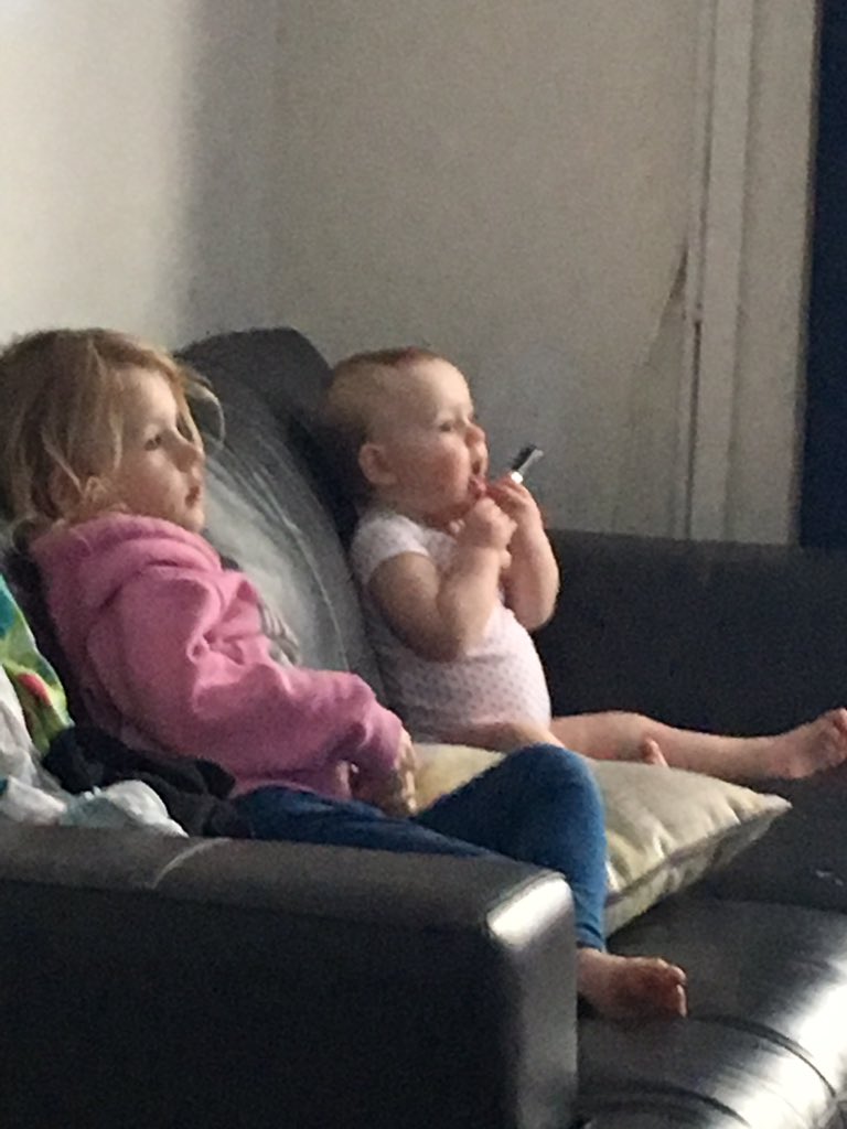 cerih1981's tweet photo. Movie afternoon 💜💜 https://t.co/bJurhN0MHb