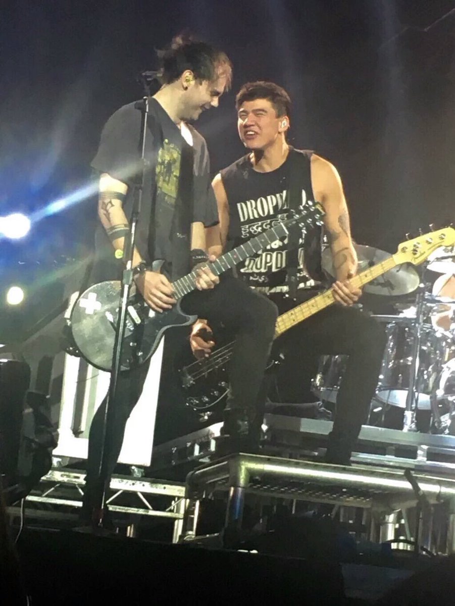 NotUseNoMore's tweet photo. Michael &amp; calum  on stage at #SLFLLondon https://t.co/fBGY8VELqV
