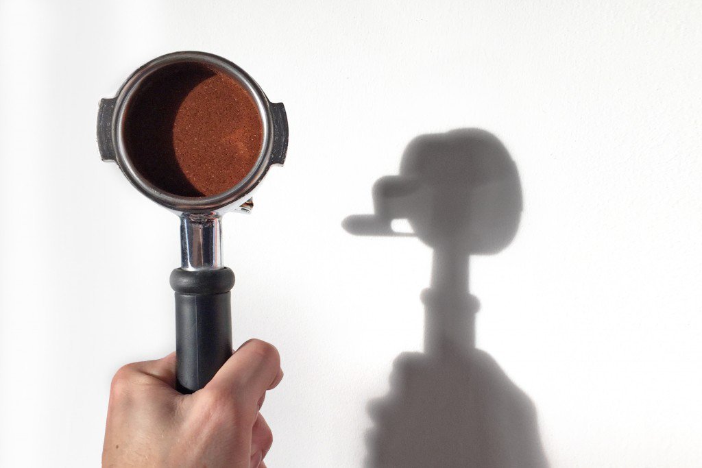 TheCoffeeKing's tweet photo. 5 Reasons Why Baristas Should Shadow a Roaster - via @PerfectDailyG https://t.co/3YlGoHgfAm https://t.co/pW41DGqqP9