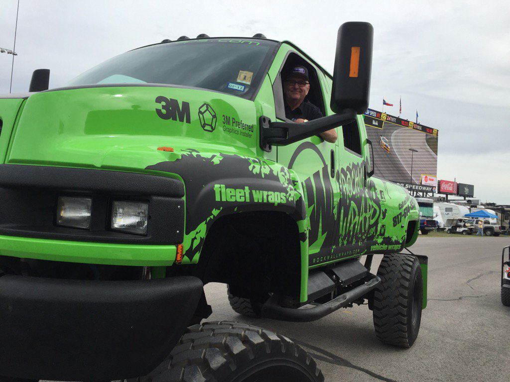 Joefalk33's tweet photo. Made some new friends #infeild @TXMotorSpeedway https://t.co/s3G7fE3Liu