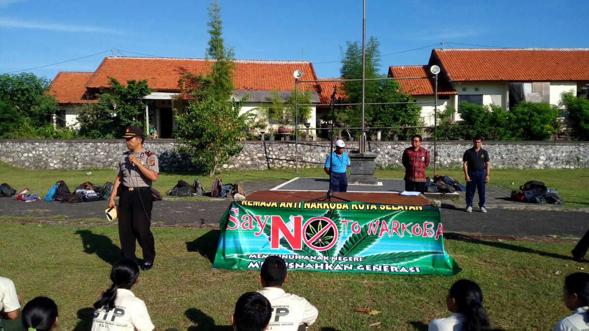 stpndbali's tweet photo. Sosialisasi Anti Narkoba oleh Kepolisian Daerah Bali https://t.co/NsNAcbbhwp