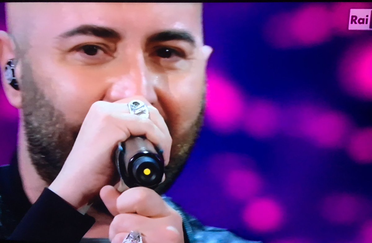 alexlavela's tweet photo. @Negramaro Grandiosi da #LauraePaola #Rai1 @LauraPausini #negramanti #attenta #GiulianoSangiorgi https://t.co/1jti1mWuHk