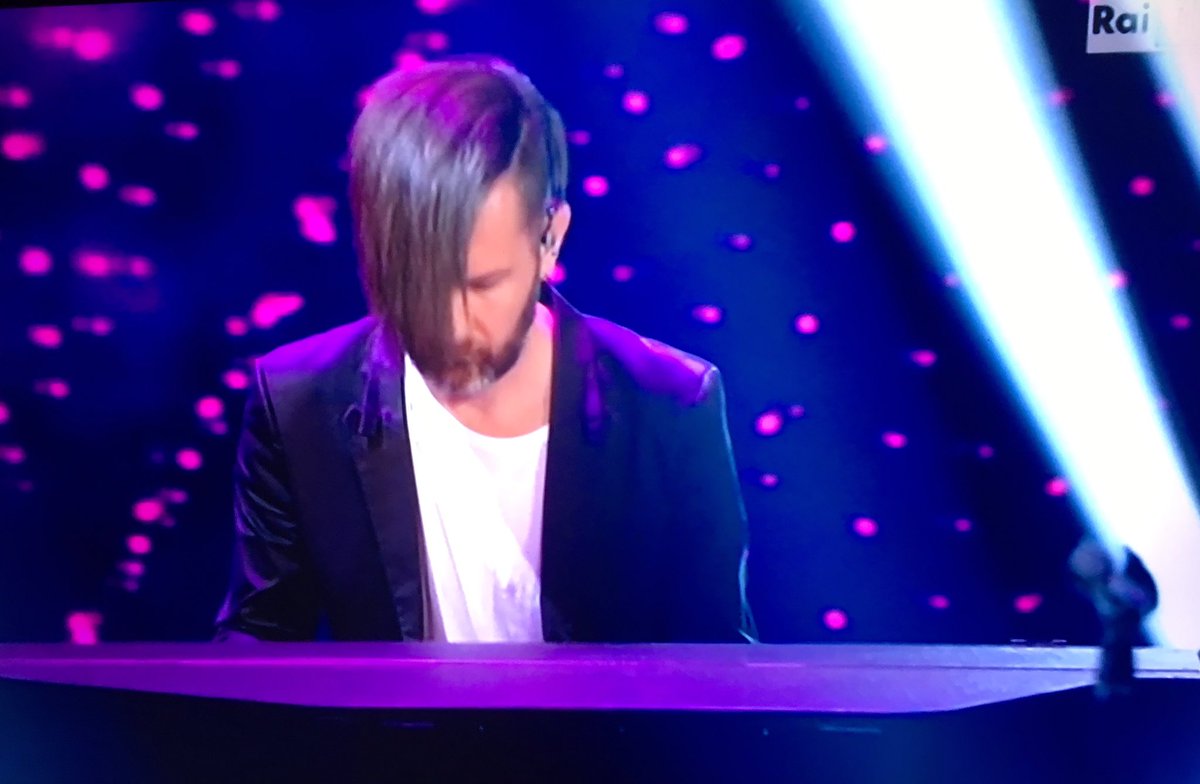 alexlavela's tweet photo. @Negramaro Grandiosi da #LauraePaola #Rai1 @LauraPausini #negramanti #attenta #Andro https://t.co/lBBqyBaYjX