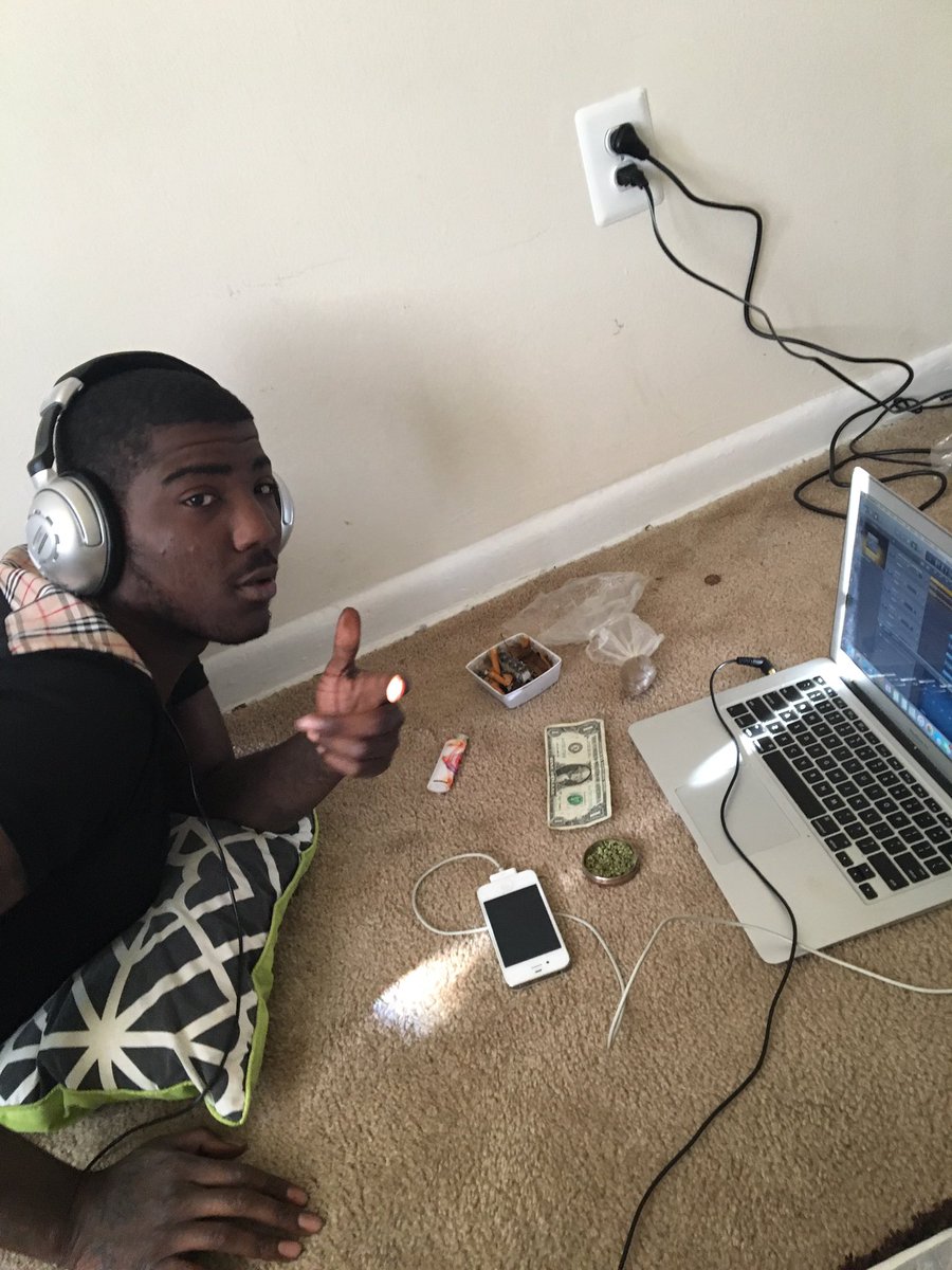 Slick_Pusha_ENT's tweet photo. Always workin!!! #TookahhHendrixx @TookahhHendrixx #SlickPushaEnt https://t.co/QscmVMWUYg