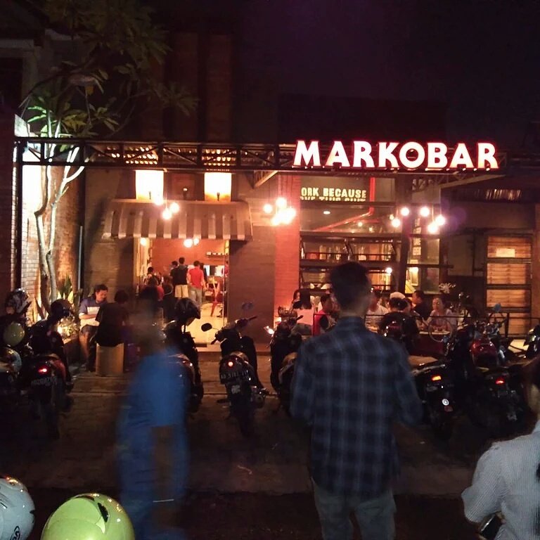 Chilli_Pari's tweet photo. Halo semua, hari ini launching martabak 16 rasa di @markobar1996 cabang solo ya https://t.co/KO6qHOMSPJ