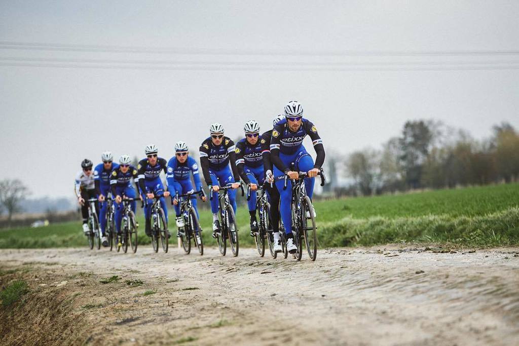 rouleur's tweet image. Tom and his train. On course for a record-breaking fifth win at Roubaix? Photo: @brakethro… ift.tt/1RWc2Tq