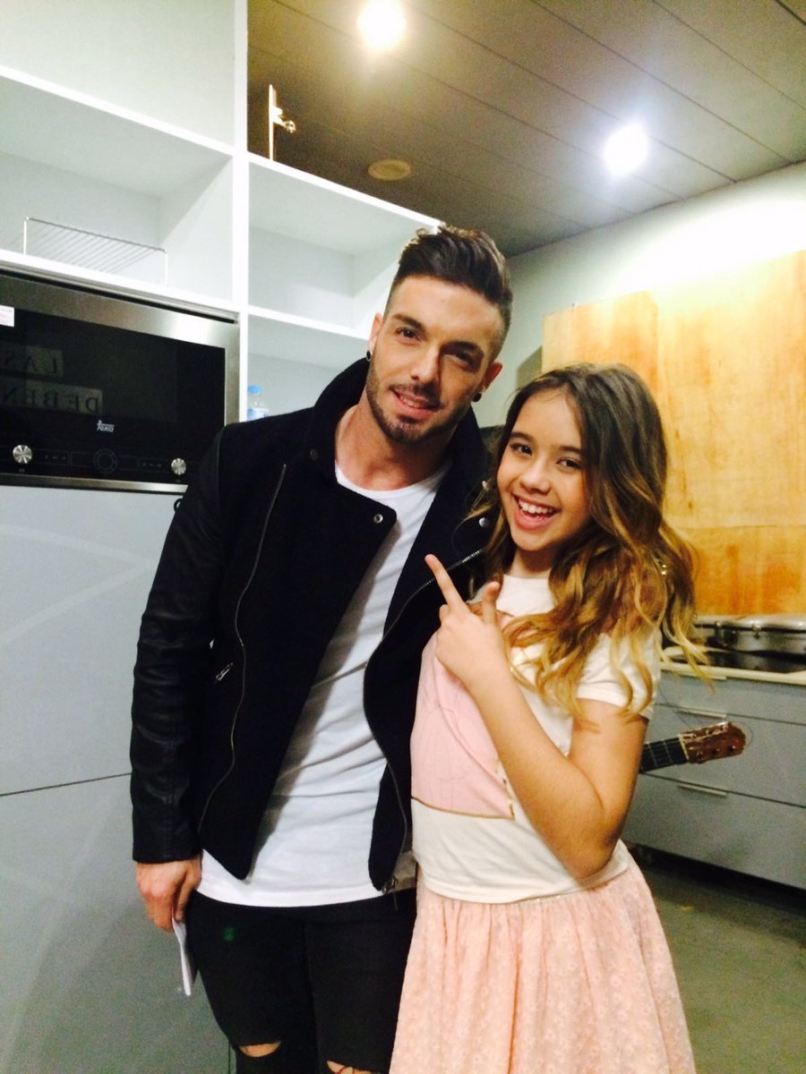 JuliaGLMusic's tweet photo. @Raseloficial Gracias por todo!! Eres muy grande!!😘 https://t.co/hOrxiPioSY