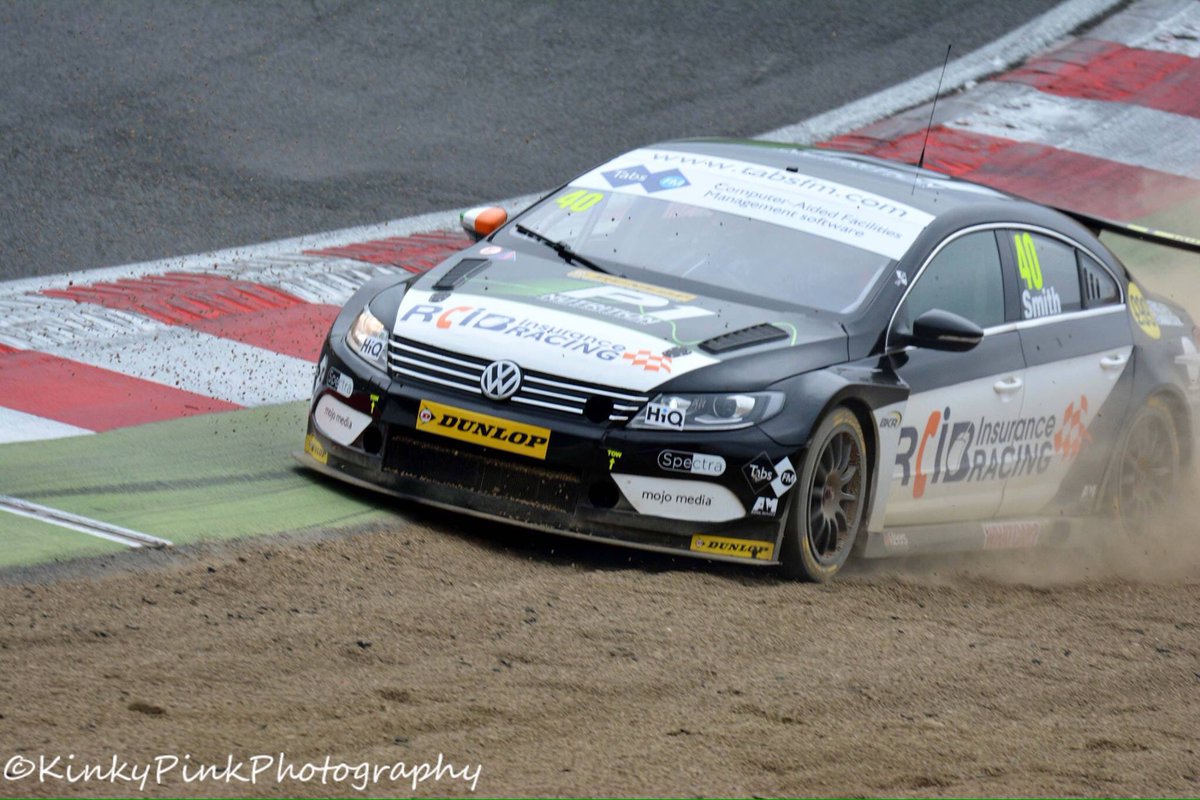 <a href="/AronSmith_/">AronSmith</a> <a href="/NicoLJFerrari/">Nico Ferrari</a> Aron pushing hard on Saturday