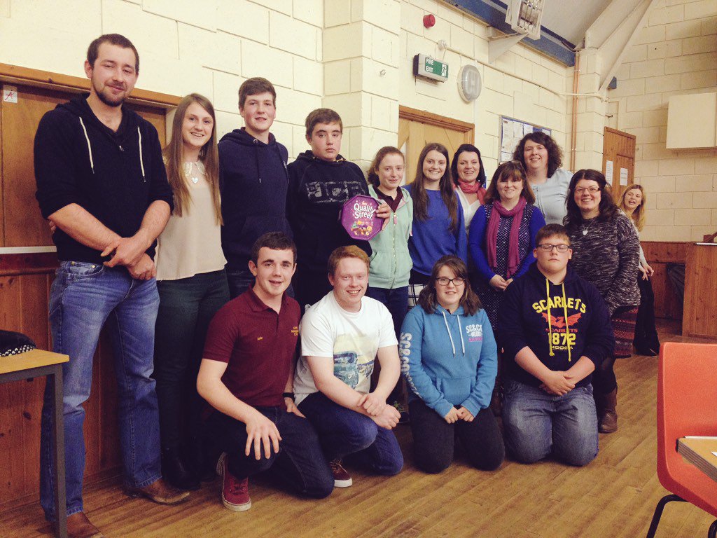 Aelodau'r clwb 'di joio yn 'steddfod ddwl <a href="/CFfILlangadog/">CFfI Llangadog YFC</a> heno. Diolch am drefnu!