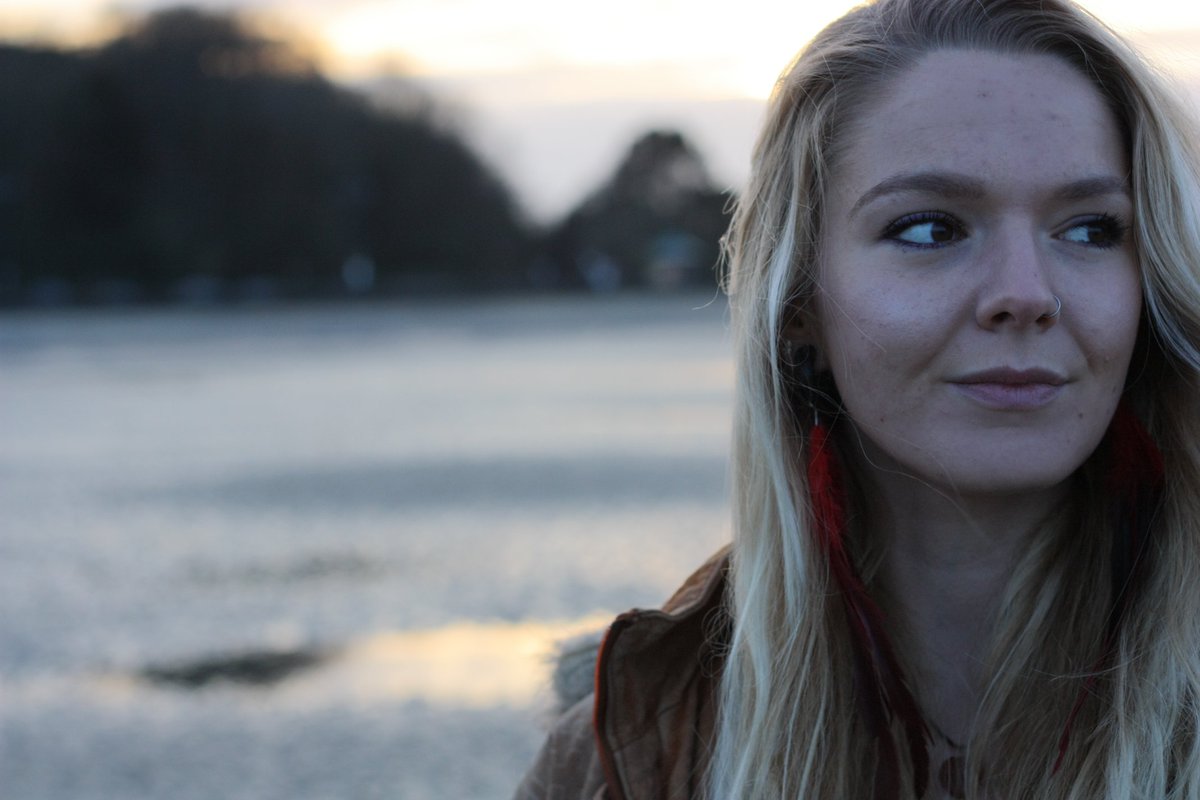 WightBamboo's tweet photo. One of the shots from mine and @RachBrimstones amatuer photo shoot for our handmade jewellery. More to come soon 😊 https://t.co/pgp77js2VM