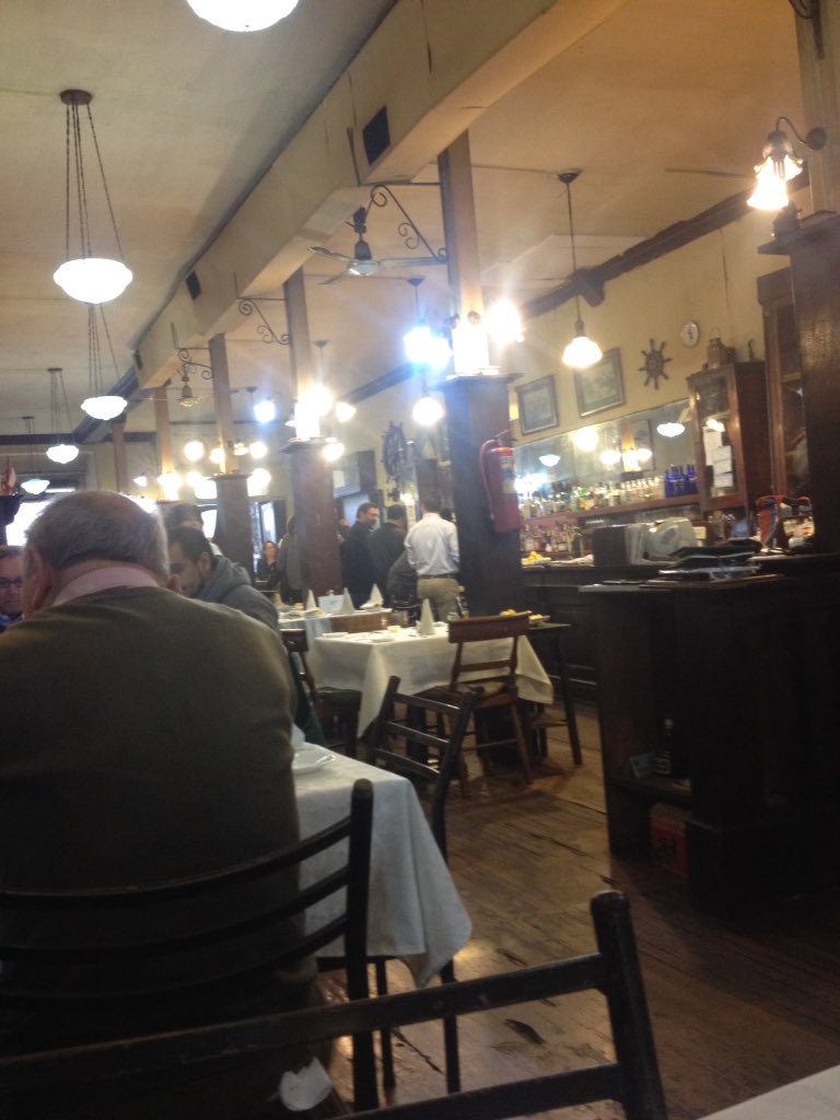 margotvalck's tweet photo. Un buen almuerzo #baringles #Valparaiso https://t.co/0aOKj9rhEc