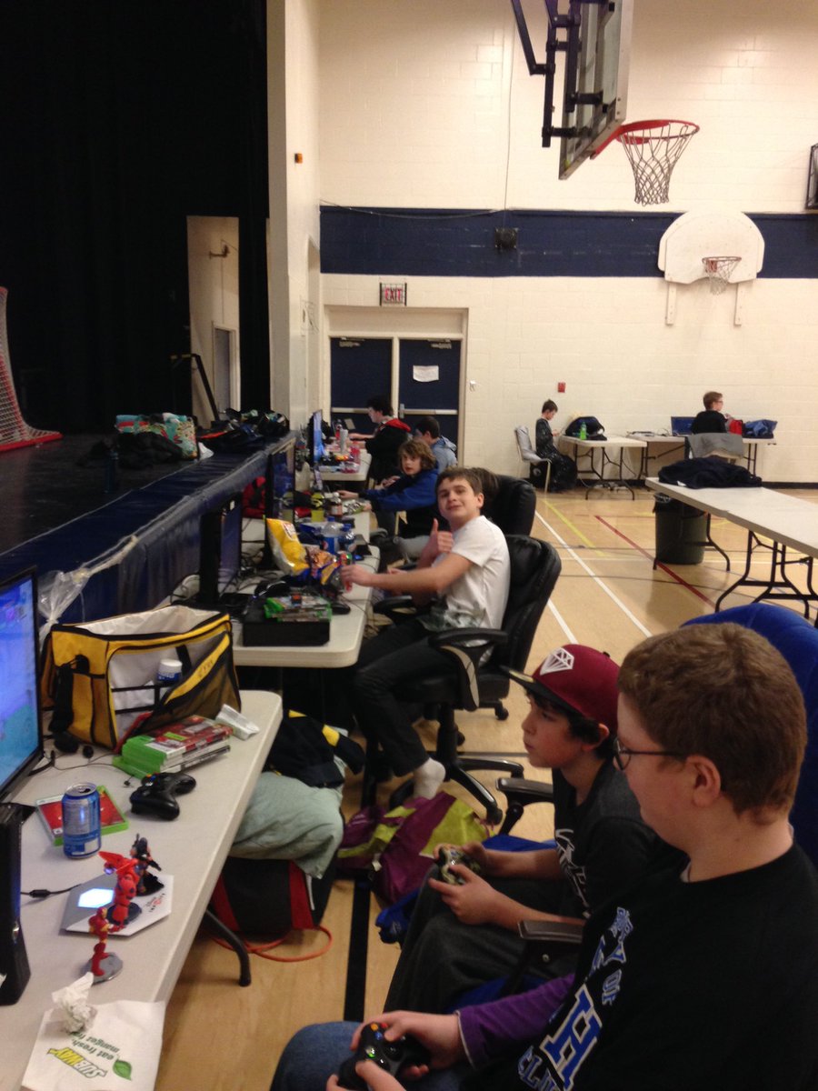 MrGsWorld's tweet image. Gamers take over the @SPJH2013 gym. @SPJH_PE #pythonpowerup #gamingforacause @drrideout