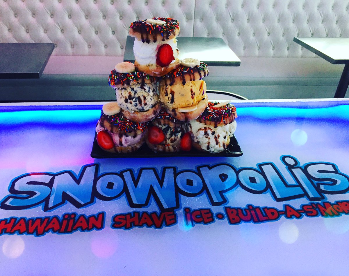 Snowopolis's tweet image. Christmas just came early! Krispy Kreme ice cream doughnut! Stacks on stacks! #lafoodie #zagat #snowopolis