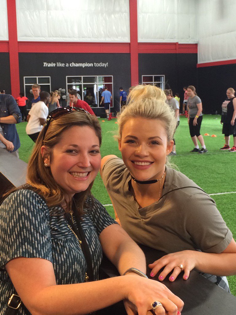 Sydney_Murrell's tweet photo. So fun to meet @WitneyCarson!! Best of luck to you and @Millerlite40 on #DWTS https://t.co/OLnTiI2b6B