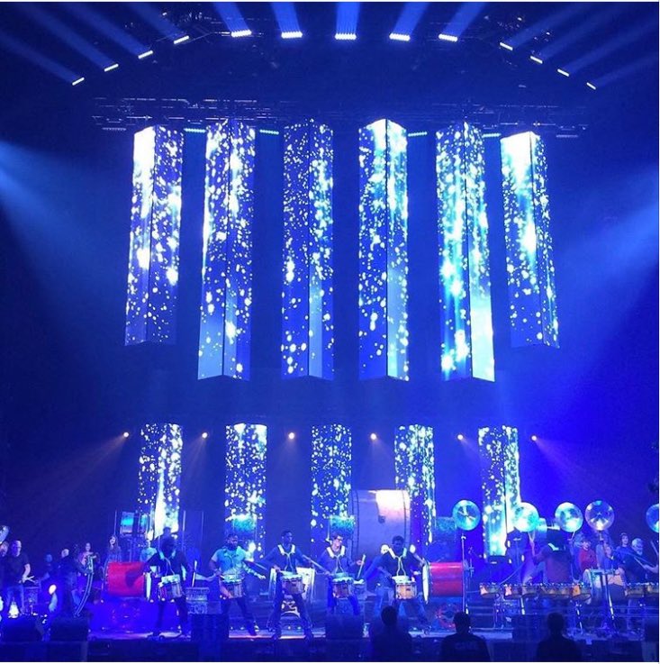pixelflexled's tweet photo. #flashbackfriday to 2015 "Give Thanks" at World Outreach Church with #FLEXCurve 8mm in a #videodesign by @GoLivePro https://t.co/6HvfJ3MRpq