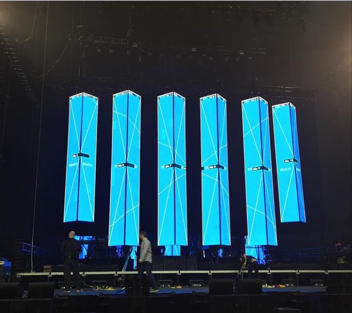 pixelflexled's tweet photo. #flashbackfriday to 2015 "Give Thanks" at World Outreach Church with #FLEXCurve 8mm in a #videodesign by @GoLivePro https://t.co/6HvfJ3MRpq