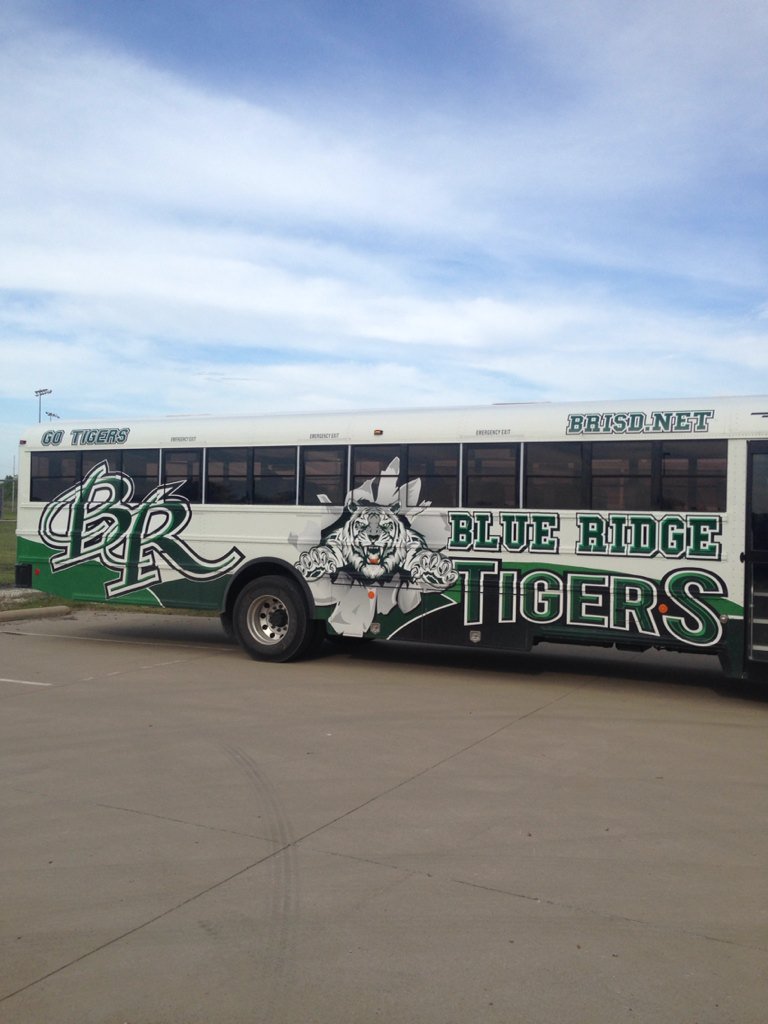 2ATxHSBaseball's tweet photo. If your bus is cooler than @blueridgebsball tag us in a picture of it https://t.co/RTEnYTDIAa