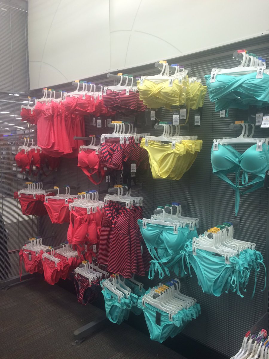 MMcHenry1376's tweet photo. @MonMichelle6 -did a little remerchandising in Softlines today! 😊 more to come! https://t.co/j15Syn8WSw