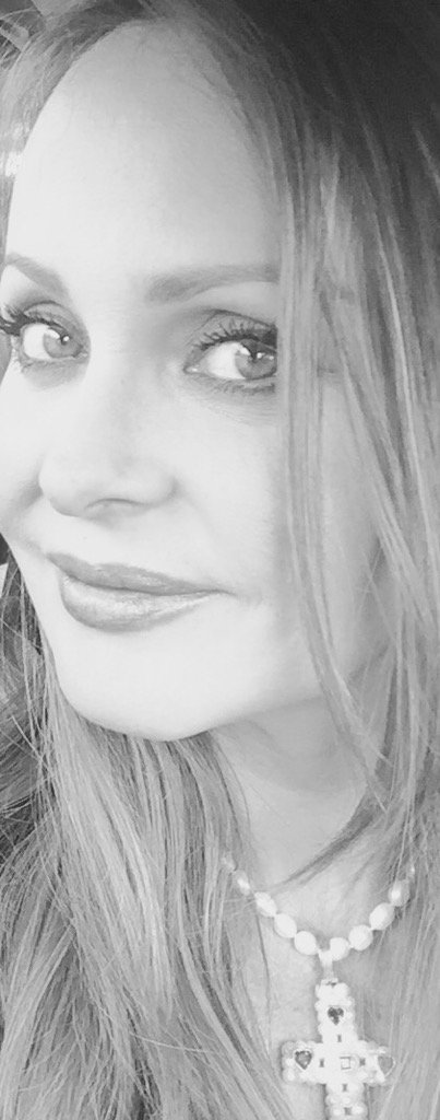 gabyspanic's tweet photo. Buenas noches mis Ángeles! Fue un día espectacular Amor Total la fragancia más vendida del mes! Gracias!😘😘👍👍❤️ https://t.co/gQTHxXpE2r
