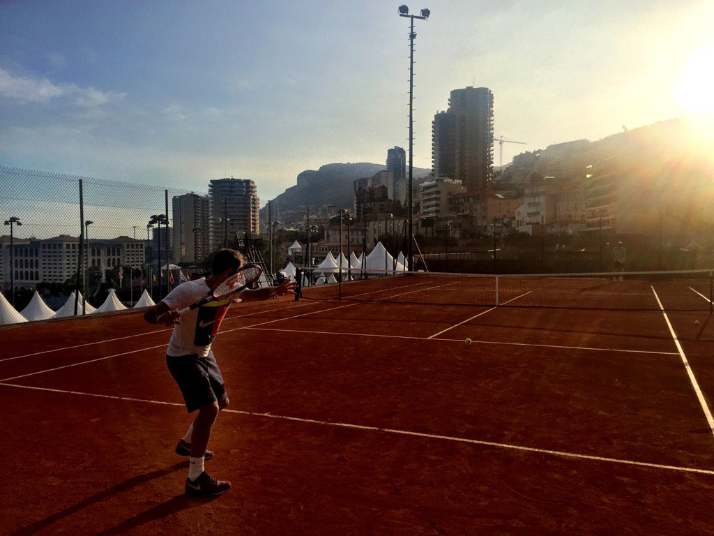 rogerfederer's tweet photo. 🎾🌇🌅 https://t.co/L9WFLjL52x