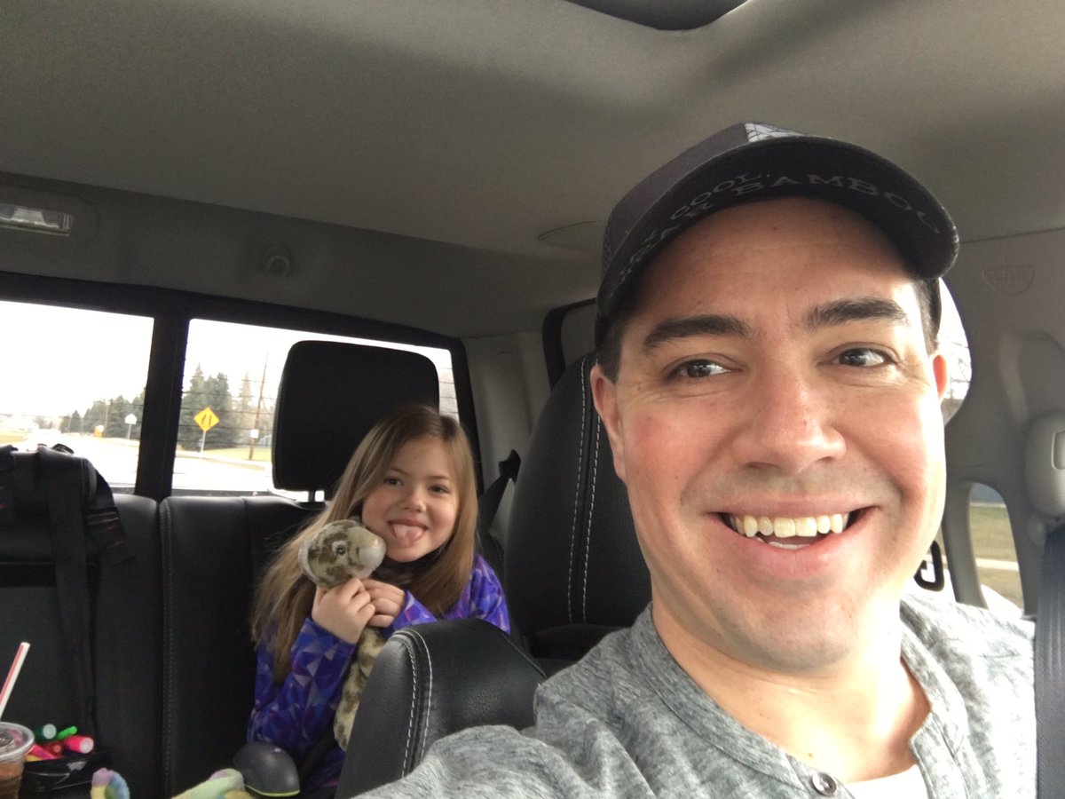 DeanBorys's tweet photo. Great day in Jasper with my girl!Leaving... On the hill @MarmotBasin ... And even some apres-ski @earlsjasper! https://t.co/UsqomQWlKp