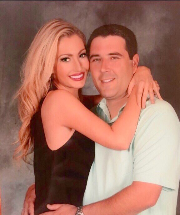 tressedtoki11's tweet photo. I make him take cheesy pics, but he still loves me! ☺️ @KyleMRobinson #MarriedAtFirstSight #mymancandy #hehumorsme https://t.co/NZ6O2i5j3A