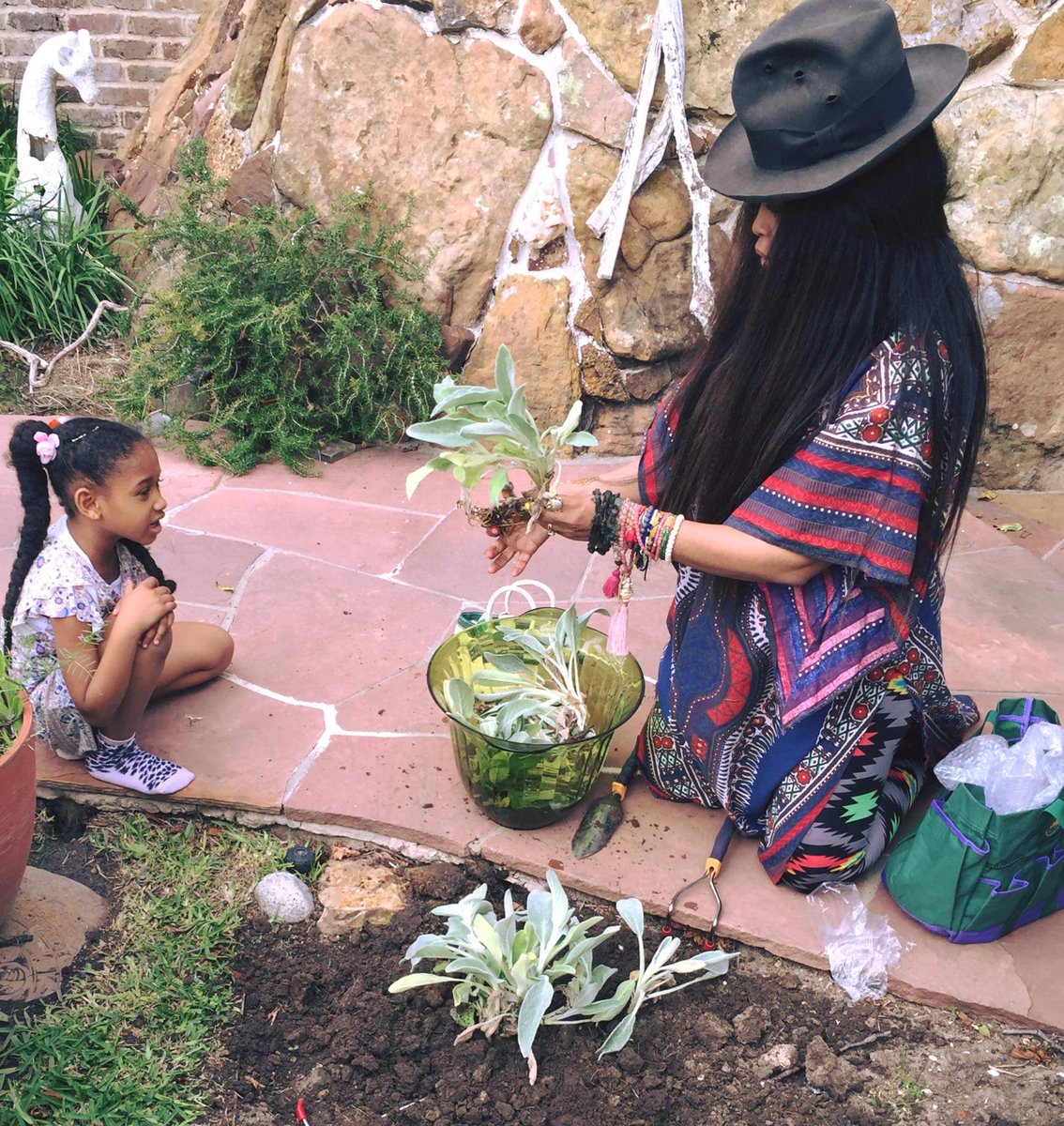 Dangerous_Mind_'s tweet photo. #mommygoals https://t.co/uAUGQyl6aV