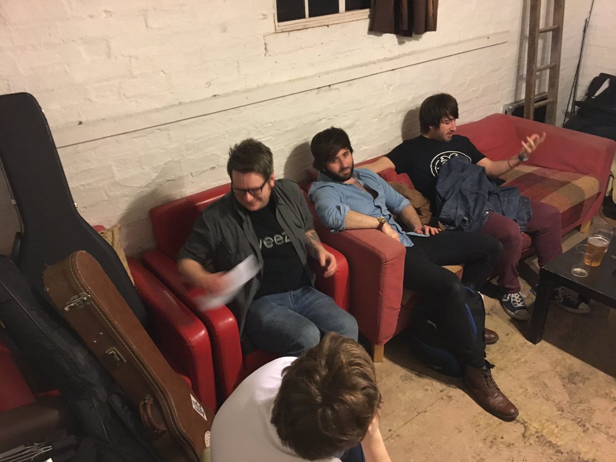 thesideshowuk's tweet photo. We had such a great night playing @GChappellBates launch party thanks Gavin! Also love @HorsePartyParty! #rock #gig https://t.co/uoNgLX0rwS