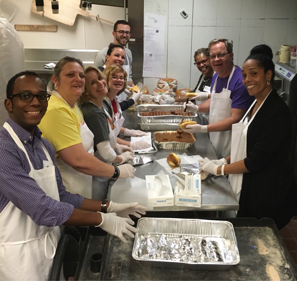 SOverbay's tweet image. A great #loveweekend event @thekingskitchen making "SoonToBe World Famous CLT Meck Dream Center Chili CheeseDogs"!