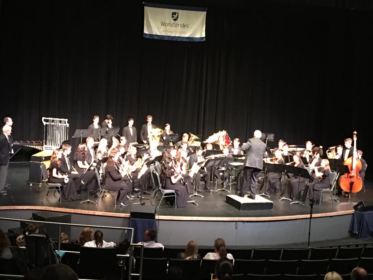 mshswinds's tweet photo. Fun clinic with Dr. Anthony Mazzaferro from Fullerton College! #mshstakesdisney  #sohotonstage #mp=p https://t.co/IZrAEYNw1D