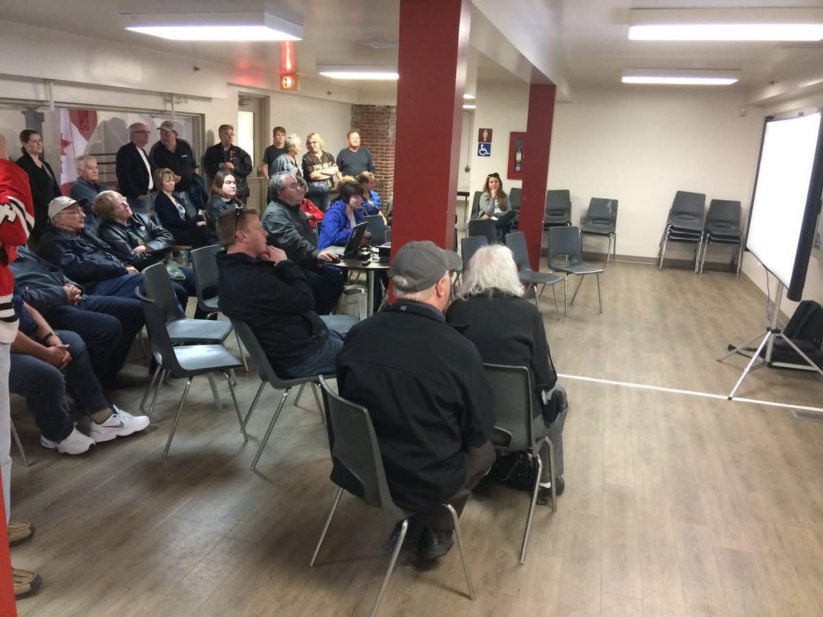 RedDeerProud's tweet image. Family picture night with @MichaelDawe1 @CityofRedDeer #yqf #CityMagic #RedDeerArena #LandmarkLove ❤️📸