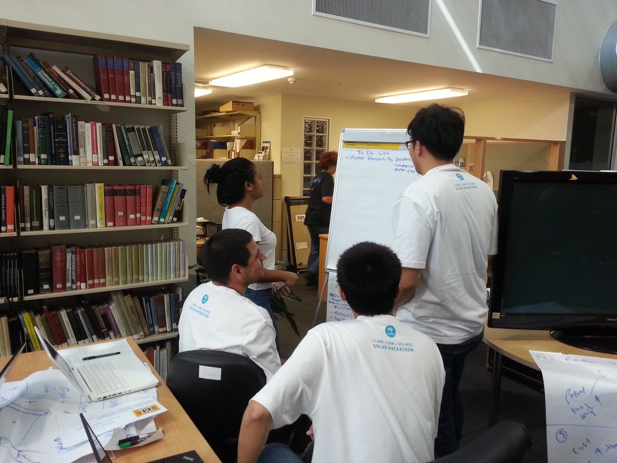 Bright ideas are cranking at CSIRO Newcastle! #hackthesun <a href="/CSIROevents/">@CSIROevents</a>