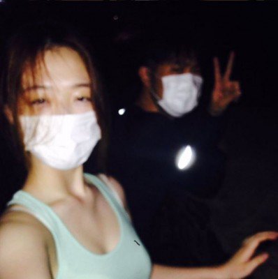 kpop_buddy's tweet photo. #Sulli #설리 #Choiza #최자 couple look sooooo good! https://t.co/09ZgasZIbf https://t.co/NbMj8PHZYj