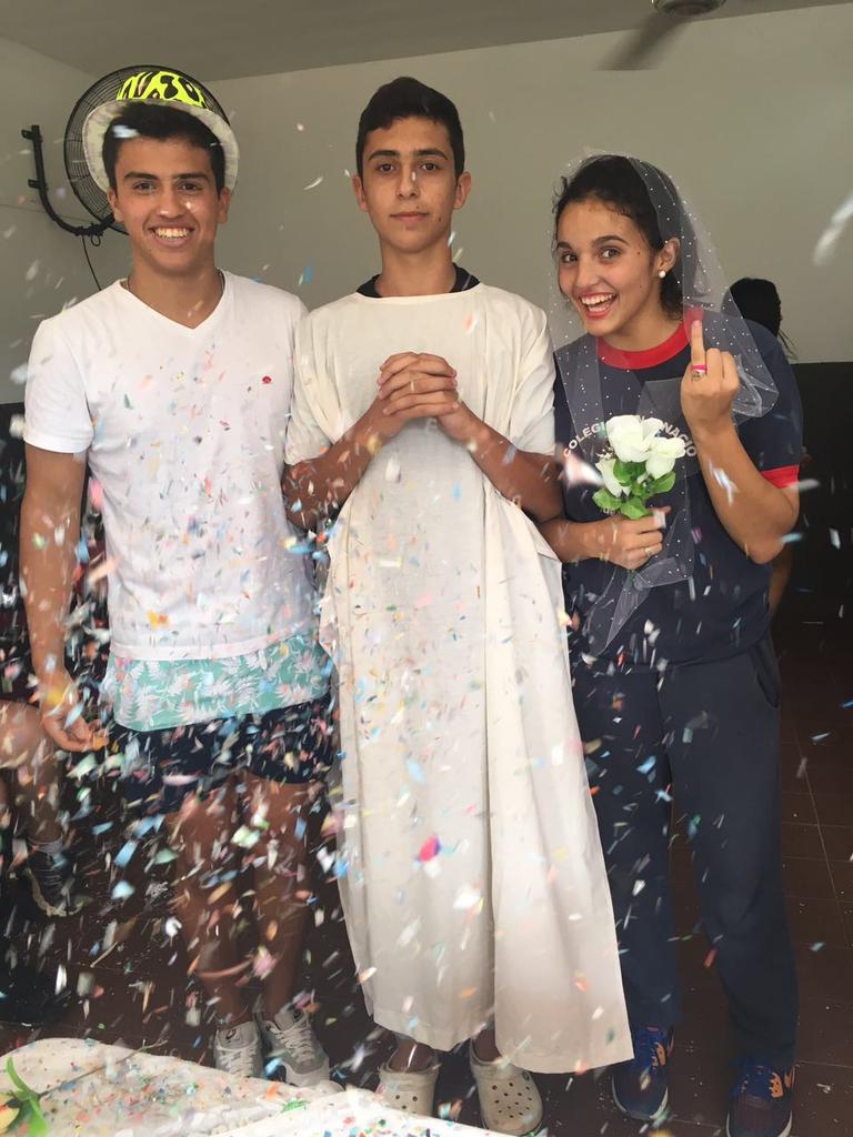 SomosElCESIL's tweet photo. Asi fueron los primeros casados de este festival https://t.co/nElJLjUFt3