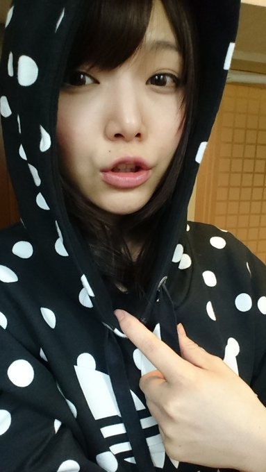 やばいっ明日の服装考えてたんだけど 前回の撮影会どんなの着たか全く覚えてない！！！ 誰か分かる人教えてーっ！ 写真はおまけ&hearts; https://t.co/6Onj6u2jsL