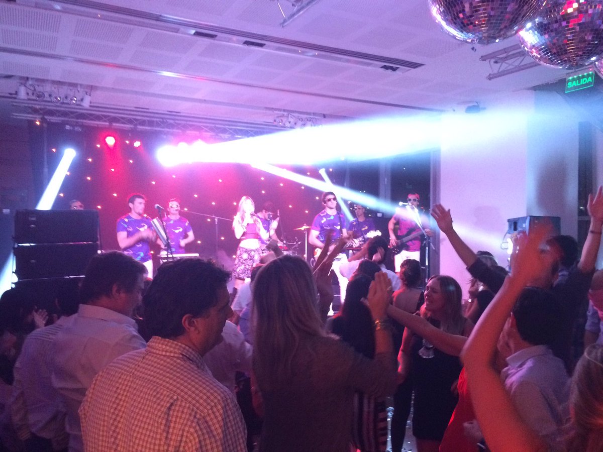 <a href="/LosBonnitos/">Los Bonnitos</a> Que Buen Show!! ahora suena #AzucarAmargo versión cumbia!!! <a href="/RepilaDJS/">RepilaDJS</a> <a href="/nicolashpaz/">Nicolas Herrera Paz</a>