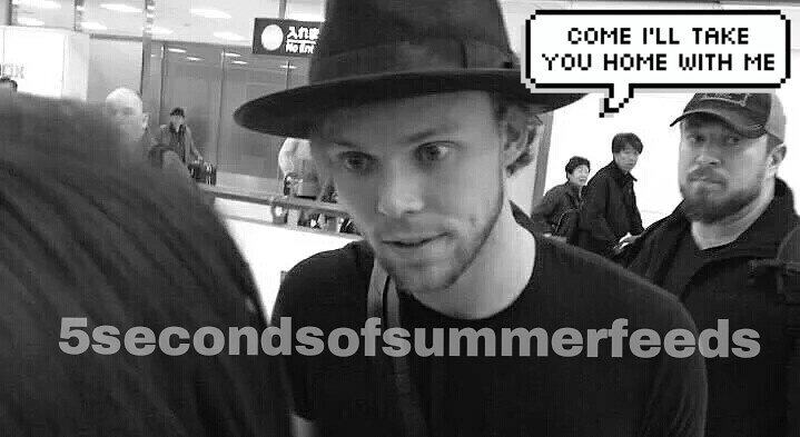 fivesosfeeds's tweet photo. Oh ashton wants to come home with u https://t.co/8mX6OzJMX8