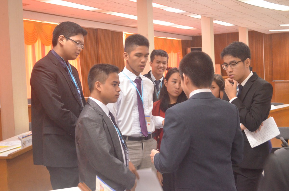 UP_MUN's tweet photo. UNMODERATED CAUCUS FROM THE 1ST COMMITTEE SESSION WITH THE TOPIC: GREEN ARCHITECTURE #SLMUNC2016 #UPMUN https://t.co/fVXTUMKJQ3