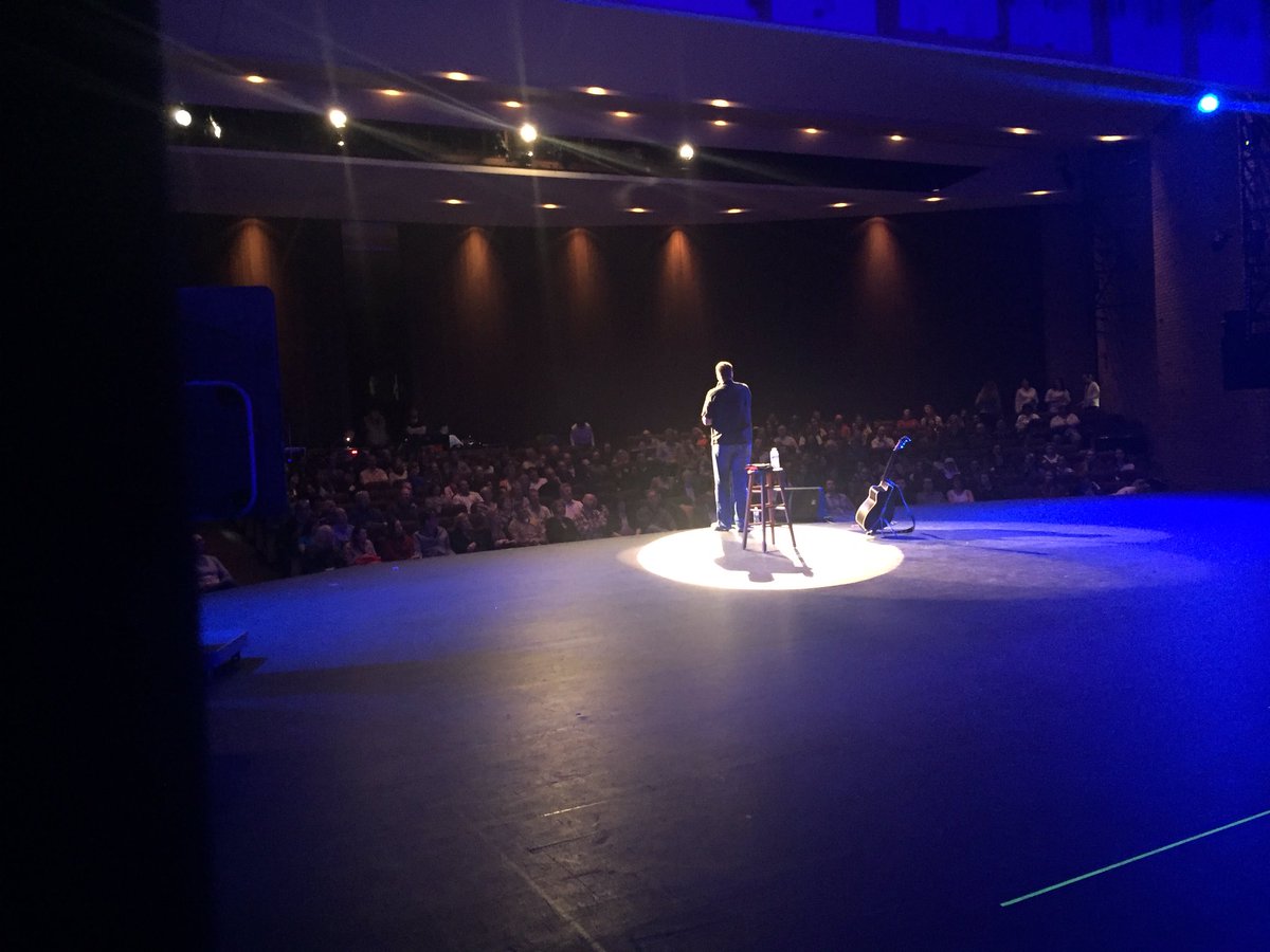jasonearls's tweet photo. My man @Jonnie_W is KILLIN!!! So glad to share the stage &amp; the Greenroom with him! #ironsharpensiron #comedybros https://t.co/t1iSuzLzjb