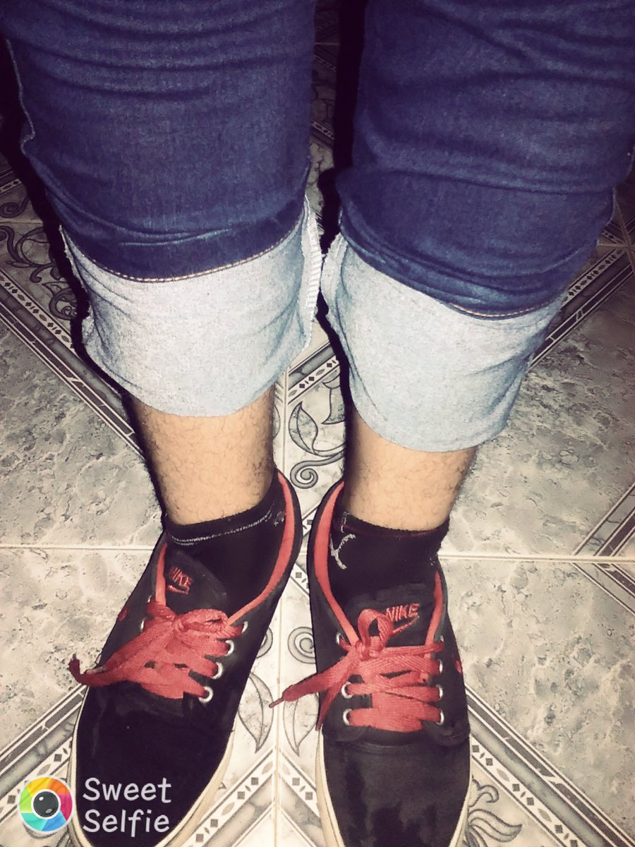 leafatt1's tweet photo. Que manera de usar los jeans 😂😂 https://t.co/jAey7ykZxF