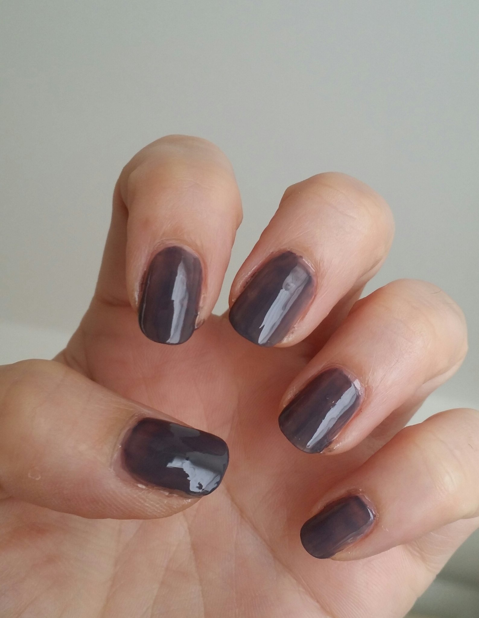 おはぎ 大量の段ボールと戦ったら先端がダメになってしなったので塗るかえ ネイルホリックgy008 想像よりも透明感のあるグレーだったっすみれ色 ネイルホリック セルフネイル T Co Ve8xtdmvo3 Twitter