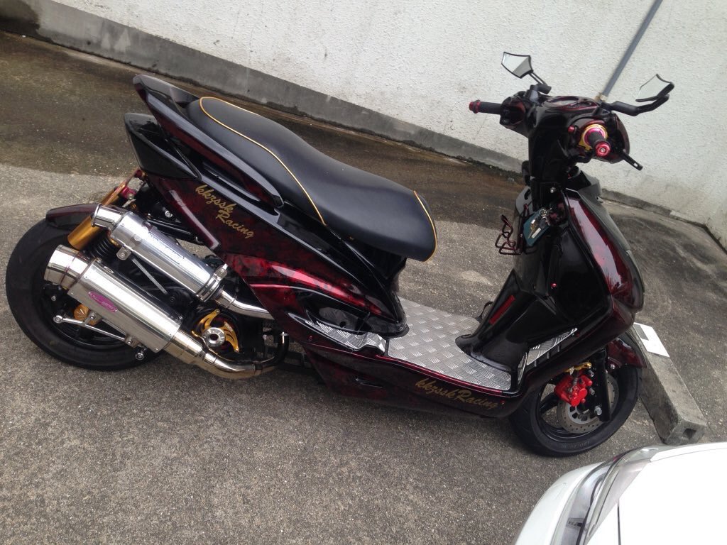 nobu00652's tweet photo. シグナス売ります
大阪からです
ボアアップ156cc
改造点多すぎて載せきれないのでDM来てくれたら送ります
改造費50万以上かかってます
最高速度120キロ確認済みです https://t.co/d6eSEpQGLj