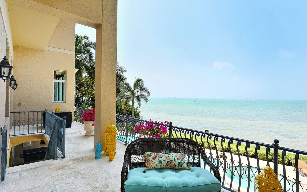 KellyGettelCo's tweet photo. #Gorgeous gated #Sarasota Bay-Front Estate #HomeForSale ! #waterview #floridarealestate - Contact 941-315-2525 https://t.co/OAHht77CnF