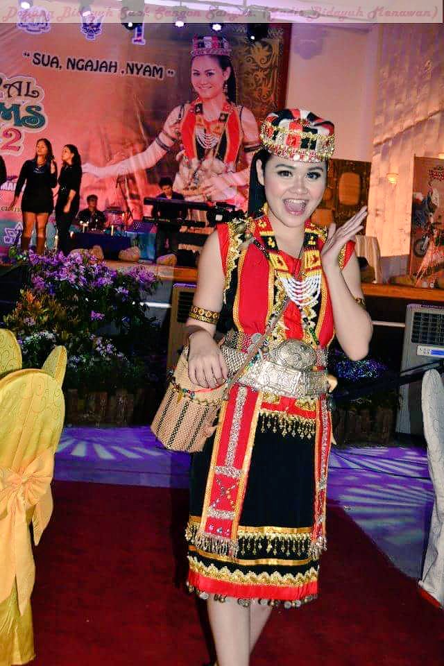 Estia Amy On Twitter Hello This Girl In Bidayuh Traditional Costume Is So Pretty I Wonder Who Is She Https T Co Hf37l48cvg Twitter