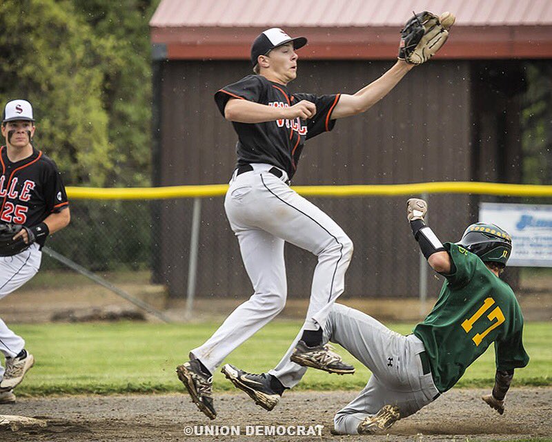 Sonora Wildcat, Jackson McMillan, is safe at second as Summerville's Luke Fulkerson misses, a high throw @ 2nd.