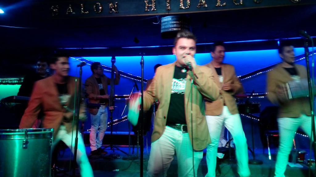 Romanceal100's tweet image. Sahueee 
#PuroEfrenDavid
#SalonHidalgo