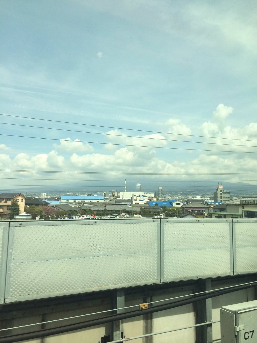 Aloha708's tweet image. 新幹線なう。
久々に見れるかと思ってＥ席に座りましたが、富士山は雲の中でした。
残念&amp;gt;_&amp;lt;