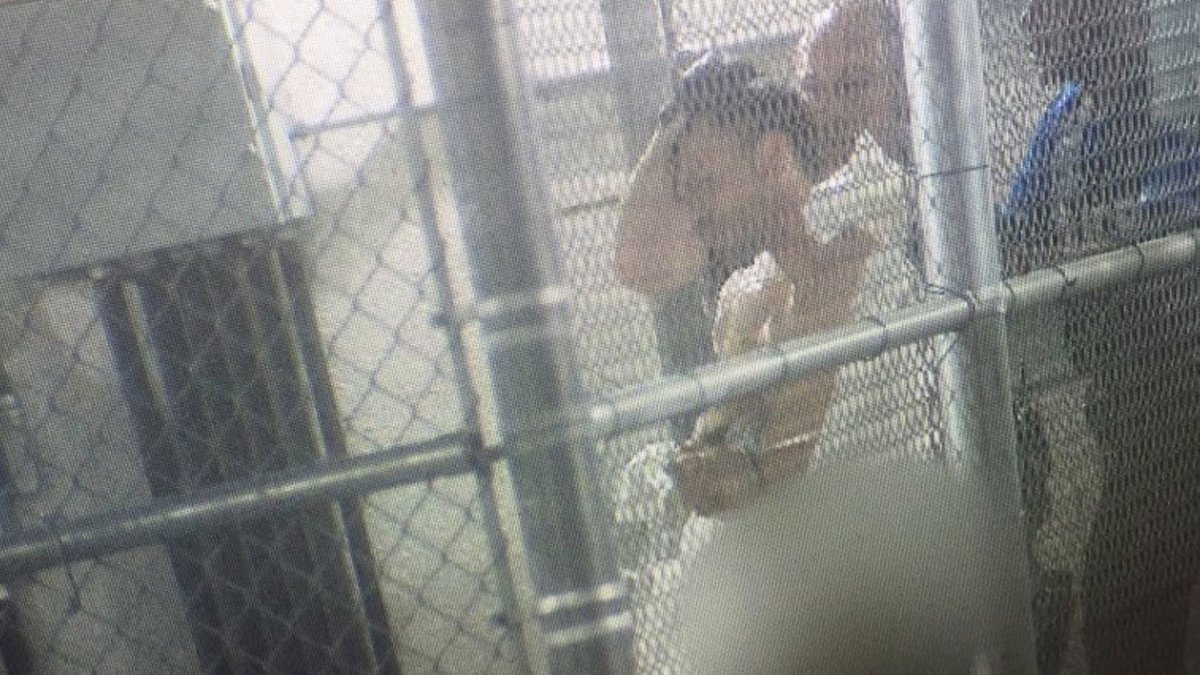 Accused killer arrived at jail. He was naked, combative, spitting at officers bit.ly/1qzdC76?utm_me… https://t.co/xswQP04Dz0