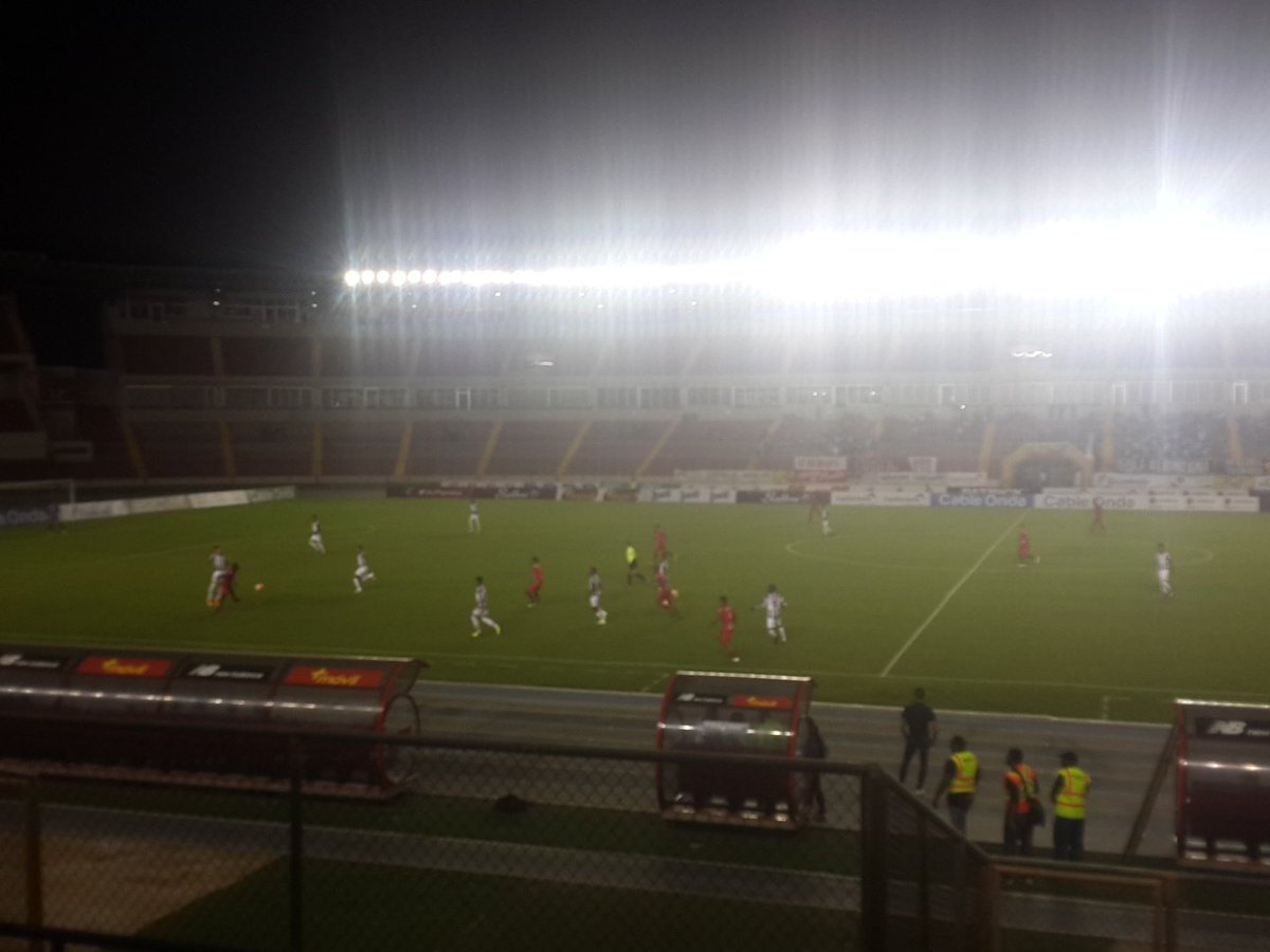 ELManDeLaLiga's tweet photo. Aaaaaaarranca el partido en el #Rommel
@TauroFC - @SanFraFC 
#J14LPF #Clausura16LPF
@hattrick_futbol @futbolderaiz https://t.co/BqDsum1jDx