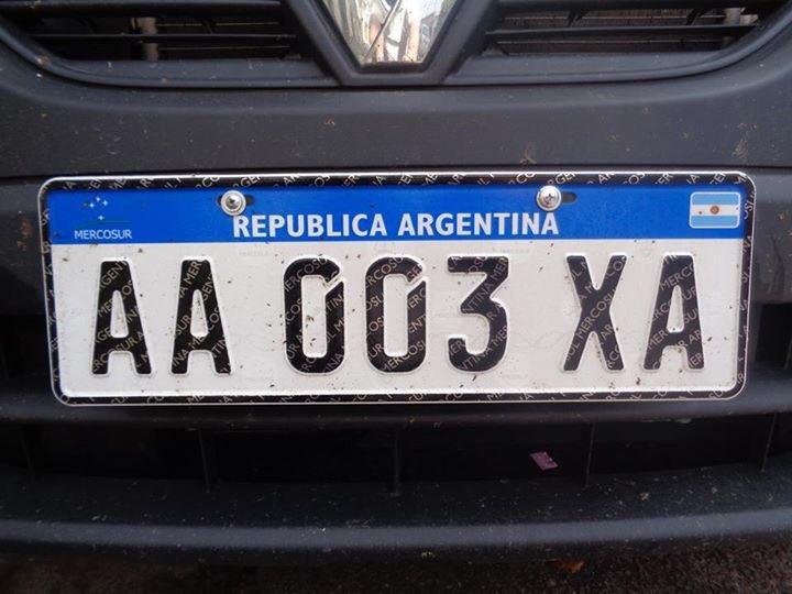 pinituchi's tweet photo. Que suerte que mi #P208 tiene espacio para la nueva patente del mercosur jaja, es re larga!!! https://t.co/8RhT4patAL